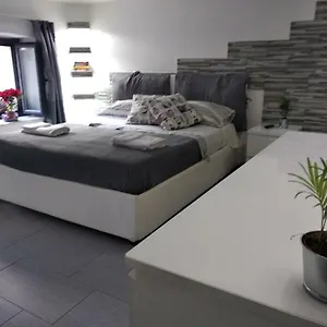 https://casa-di-carlo-e-vale.sicilyhotelsitaly.net